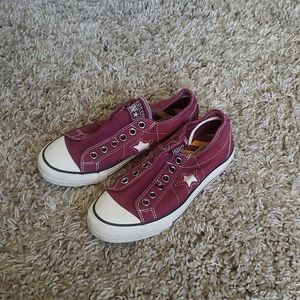 Converse One Star Sneakers